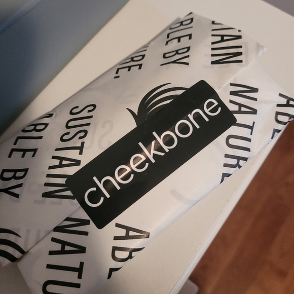 UPRISE MASCARA Cheekbone Beauty Black Full Size BNIB Brand New in Box Unused - Picture 13 of 13